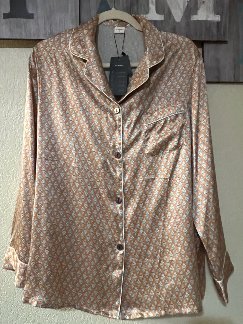 SilkSilky 100% Silk Long Sleeve Patterned Heart Pajama Top, NWT. Size Large.